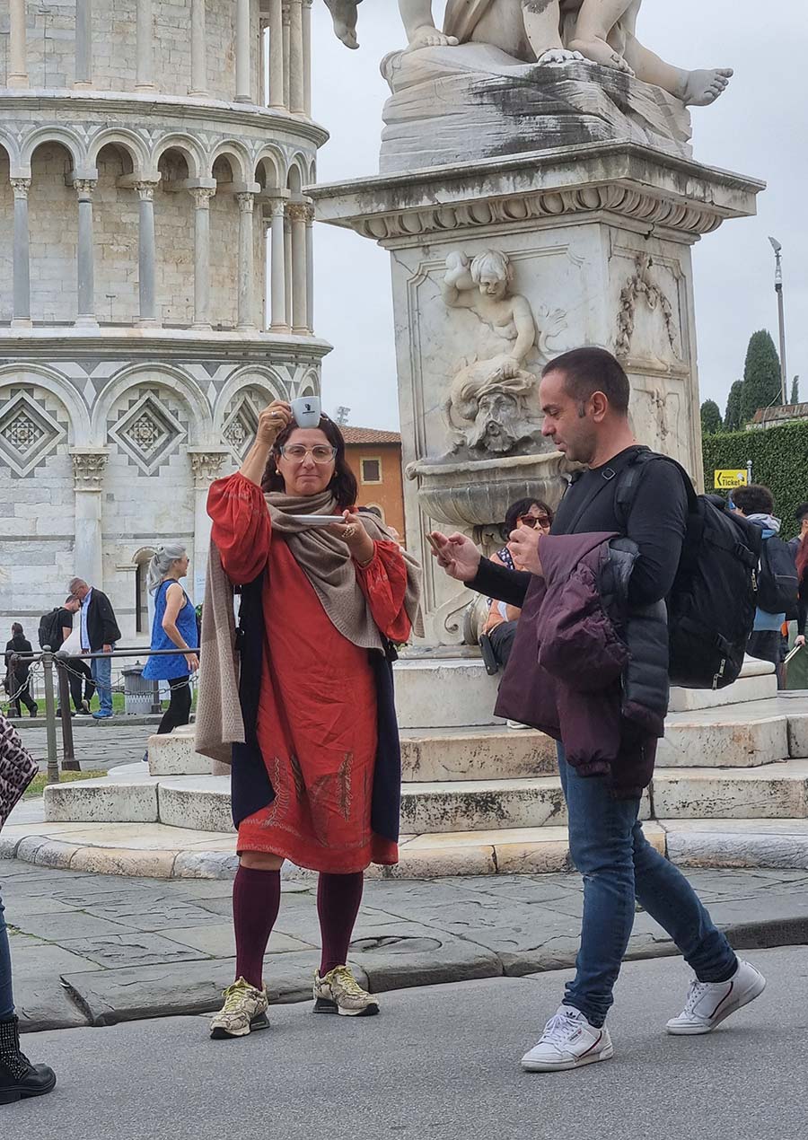 Leaning Tower Of Pisa - What To Wear For Social Media Images Gracie Opulanza Tuscany Italy (7) cafe