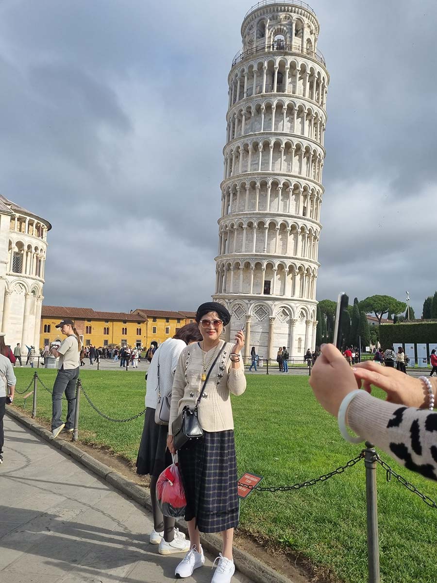 Leaning Tower Of Pisa - What To Wear For Social Media Images Gracie Opulanza Tuscany Italy (7)
