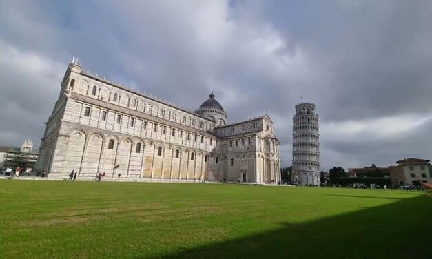 Leaning Tower Of Pisa – What To Wear For Social Media Images