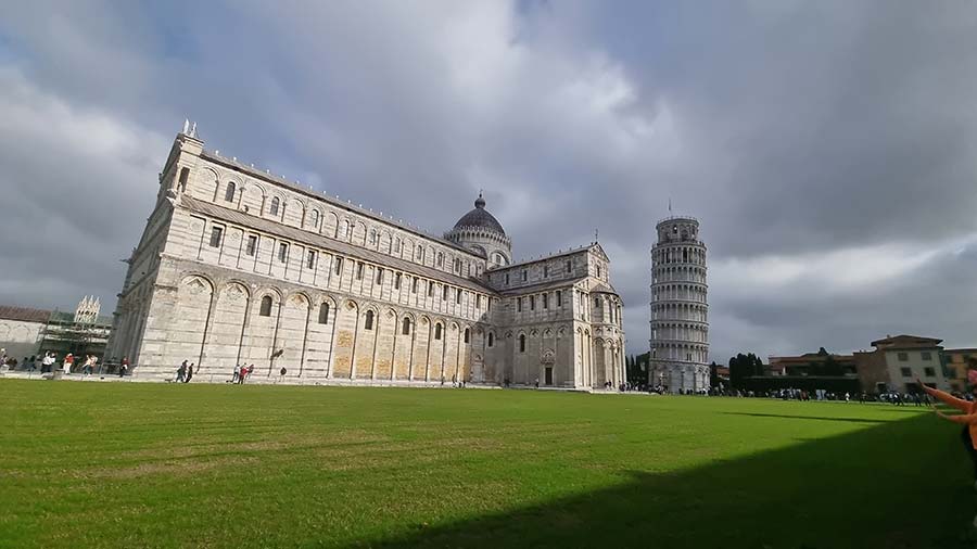 Leaning Tower Of Pisa – What To Wear For Social Media Images