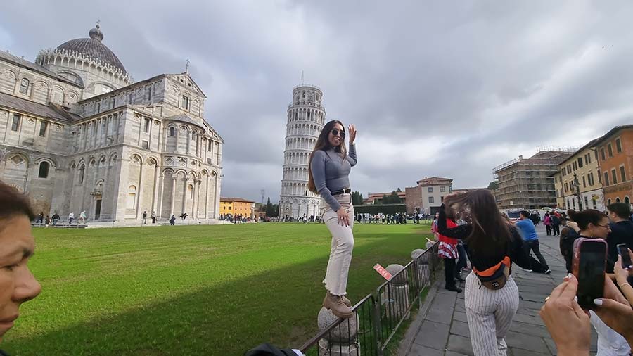 Leaning Tower Of Pisa - What To Wear For Social Media Images Gracie Opulanza Tuscany Italy (7)
