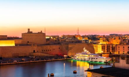 Super Yacht Hotels – How To Avoid Mass Tourism