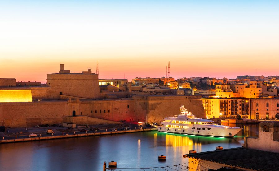 Super Yacht Hotels – How To Avoid Mass Tourism