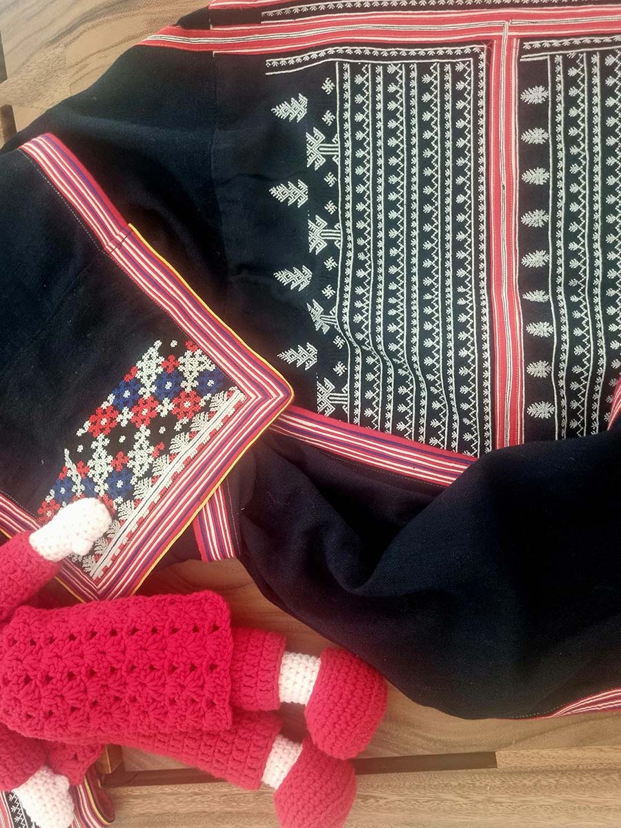 Handwoven coat Laos Gracie Opulanza (3) 