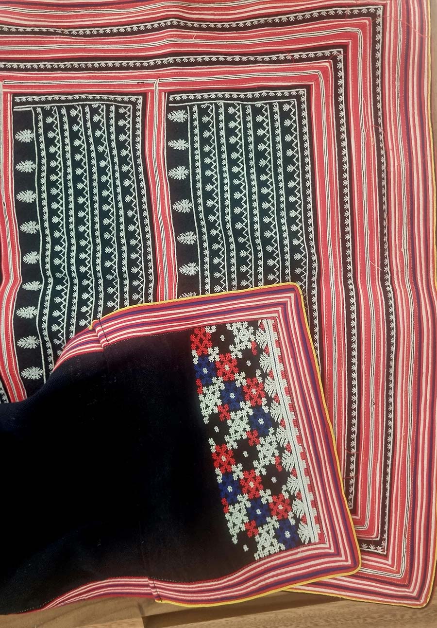 Handwoven coat Laos Gracie Opulanza (3)