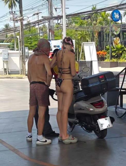 Travel Etiquette: Why Are You Dressing Semi-Naked?