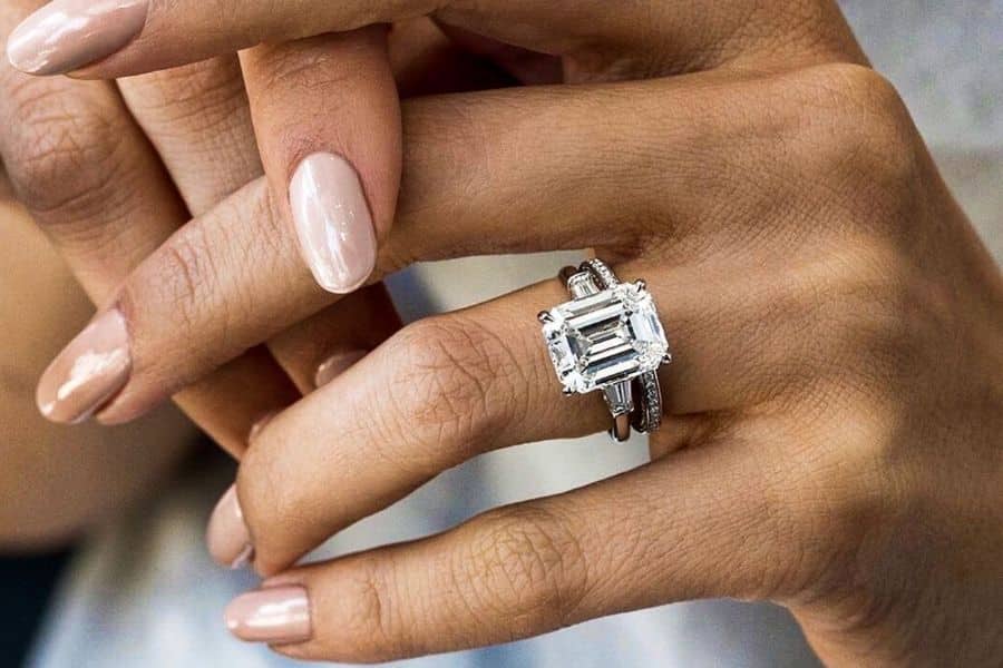 Engagement Ring – Fakes Versus The Real Diamond Ring