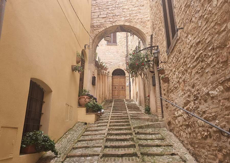 Storage – Why You Should Never Bury Your Gold, Wardrobe & Cars