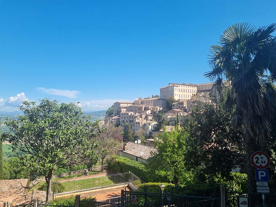 Umbria - Todi Is Elegant Let's Spill The Prosecco!