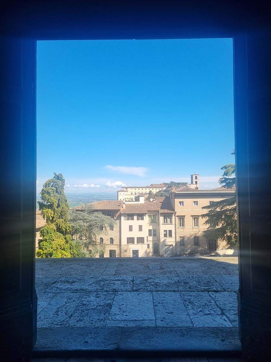 Umbria - Todi Is Elegant Let's Spill The Prosecco!