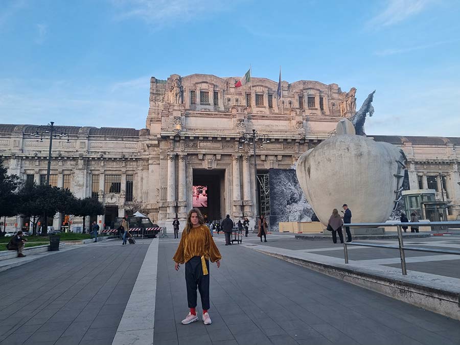 Milano Train station and street style fashion (7)