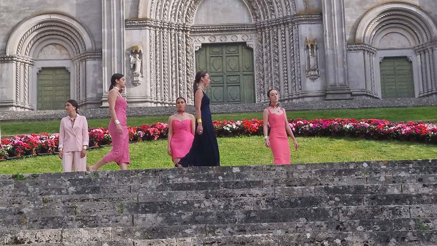 Summer Dresses Street Style Tips for Italy - Embracing Opulent Elegance