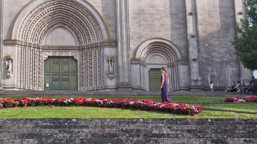 Summer Dresses Street Style Tips for Italy - Embracing Opulent Elegance