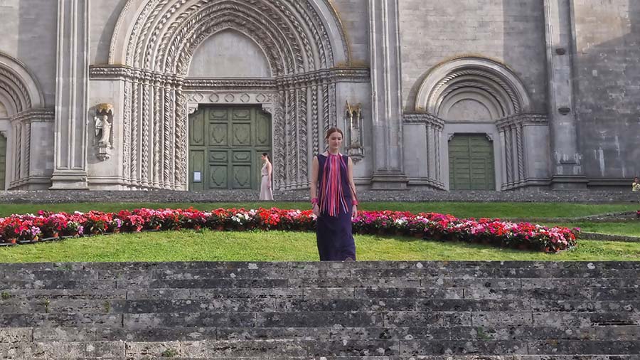 Summer Dresses Street Style Tips for Italy - Embracing Opulent Elegance