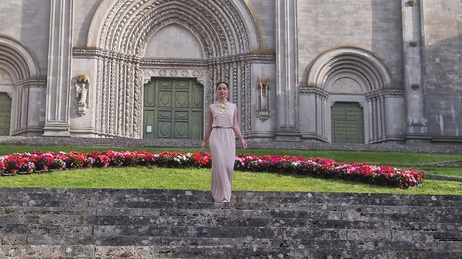 Summer Dresses Street Style Tips for Italy - Embracing Opulent Elegance