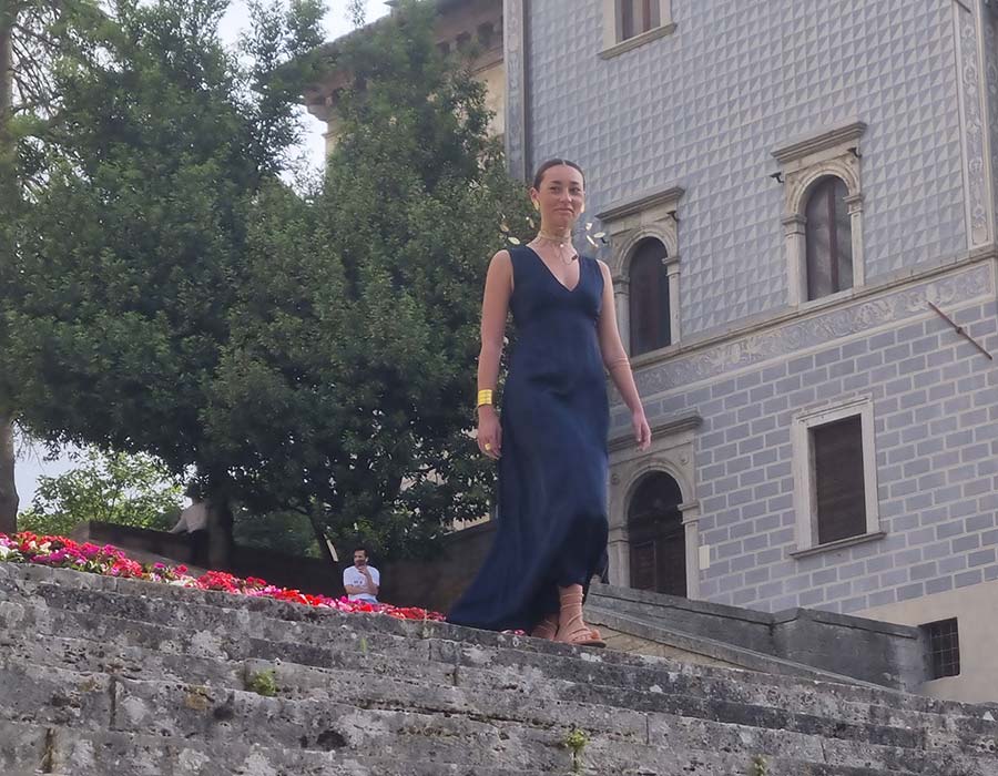 Summer Dresses Street Style Tips for Italy - Embracing Opulent Elegance