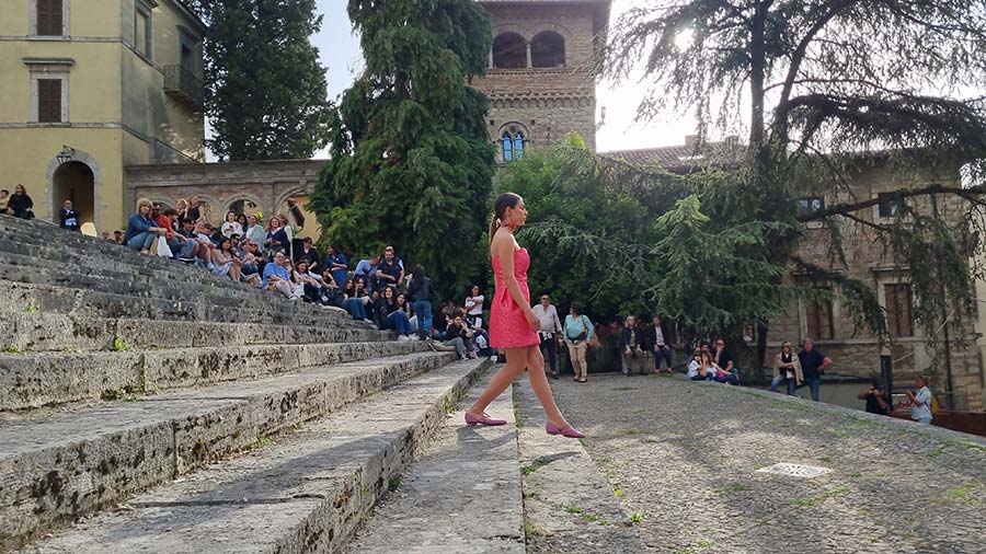 Summer Dresses Street Style Tips for Italy - Embracing Opulent Elegance