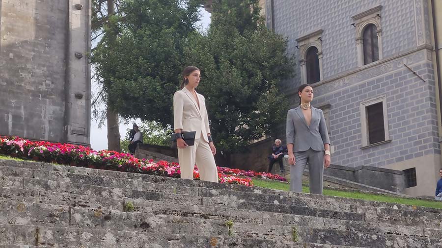 Summer Dresses Street Style Tips for Italy - Embracing Opulent Elegance