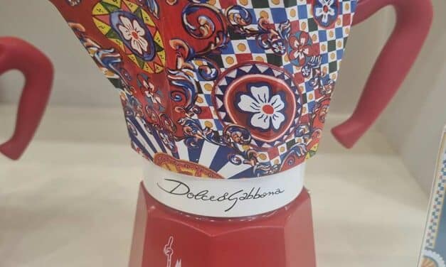 Moka Bialetti – Dolce & Gabbana Versus Bridgerton: An Opulent Lifestyle