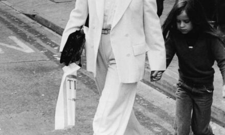 Office Trends –  Why Women Are Turning Heads in Office Chic