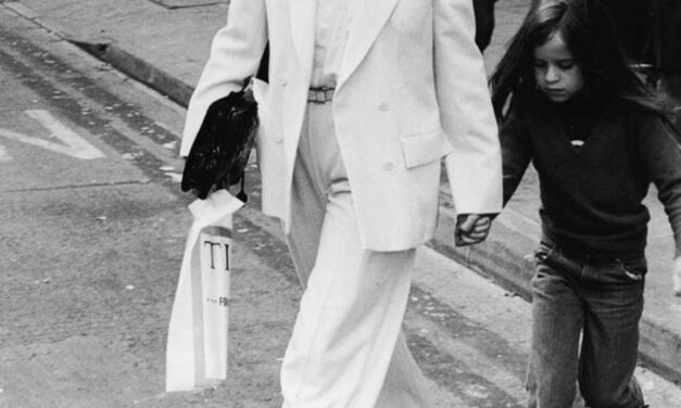 Office Trends –  Why Women Are Turning Heads in Office Chic