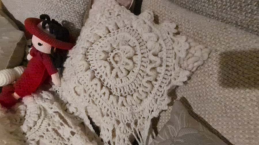 Knitwear & Crochet Blankets – Expert Tips for Cozy Beds & Homes