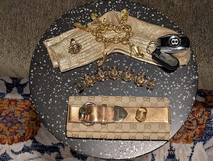 Gucci-Gold-wallet-Gracie-Opulanza