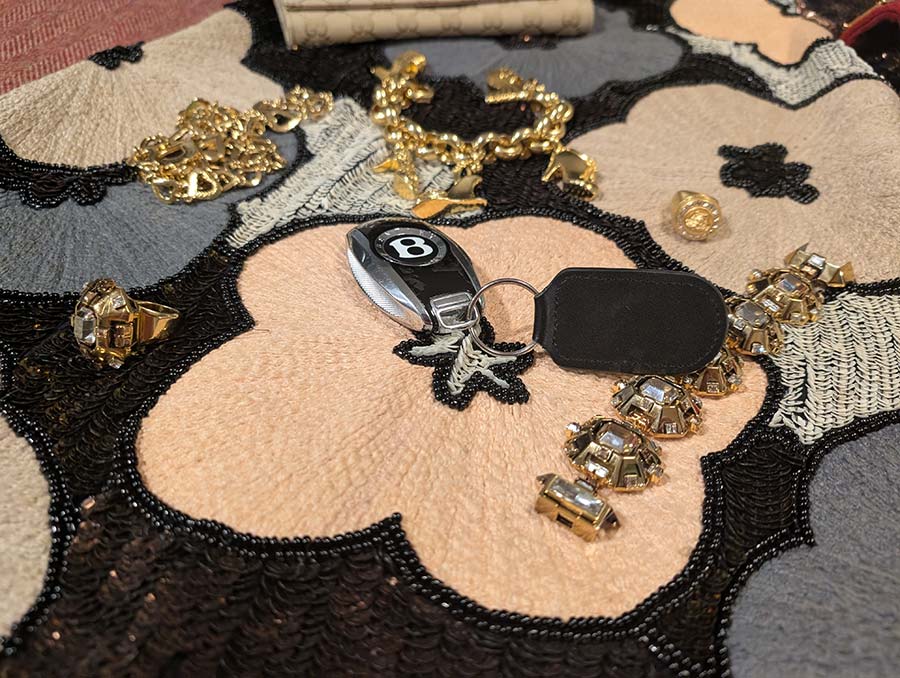 Bentayga-EWB-Azure.jpg-versace-ring