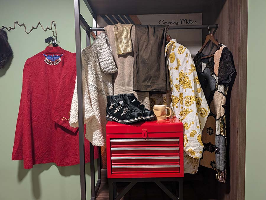 hiking boots Bentley-Bentayga-EWB-Gracie-Opulanza-North-Wales-snowdan