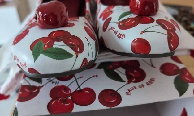 Pumps Cherry Inspired Style Tips – How to Wear Them with Confidence