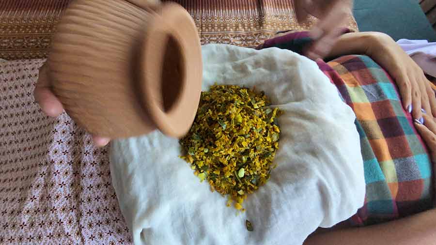 Thai Herbal Fire Therapy for Bloating &ndash; Ancient Remedy for Digestion!