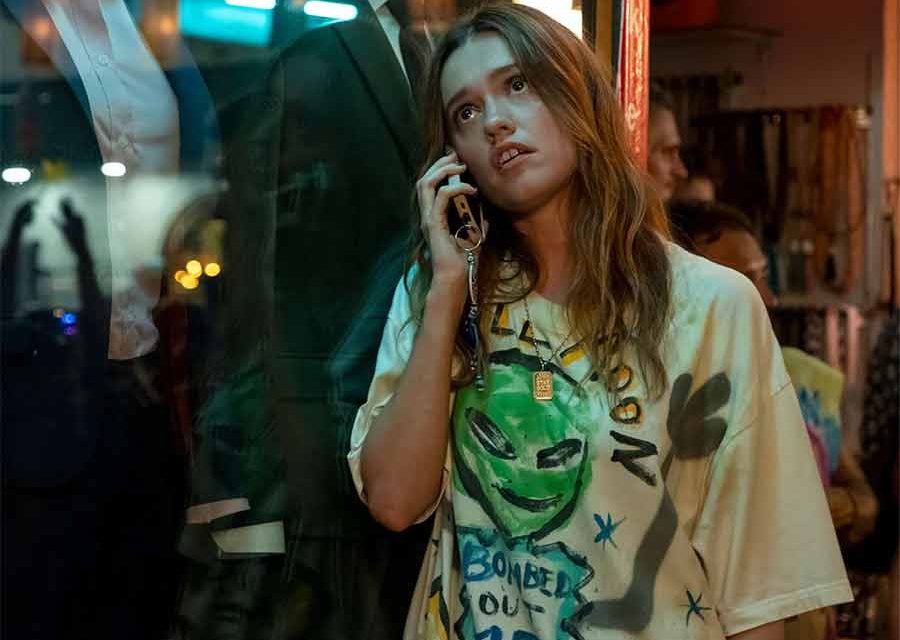 How to Style an Oversized Full Moon Party T-Shirt