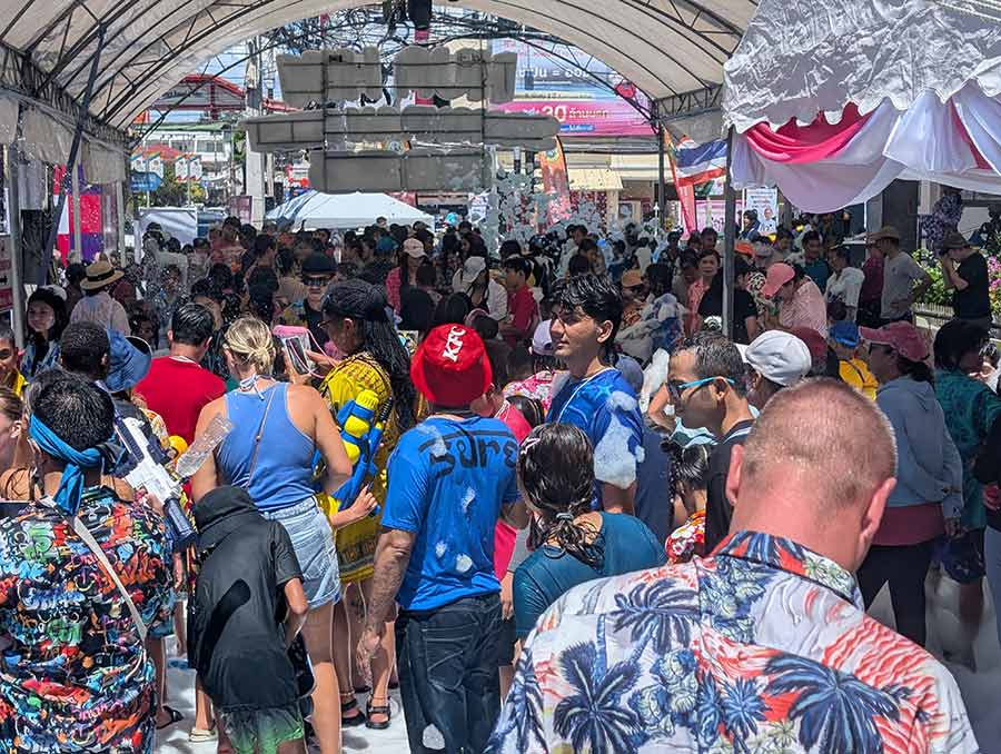 songkran-2025-hua-hin.jpg-suv-water