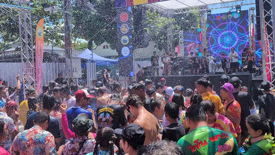 songkran-2025-hua-hin.jpg-suv-water