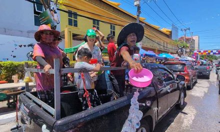 Songkran 2025 in Hua Hin – Foam Party Madness, SUV Water Battles & Icy Splashes!