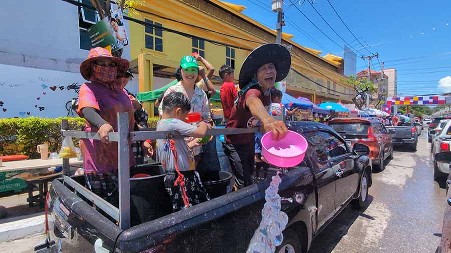Songkran 2025 in Hua Hin – Foam Party Madness, SUV Water Battles & Icy Splashes!