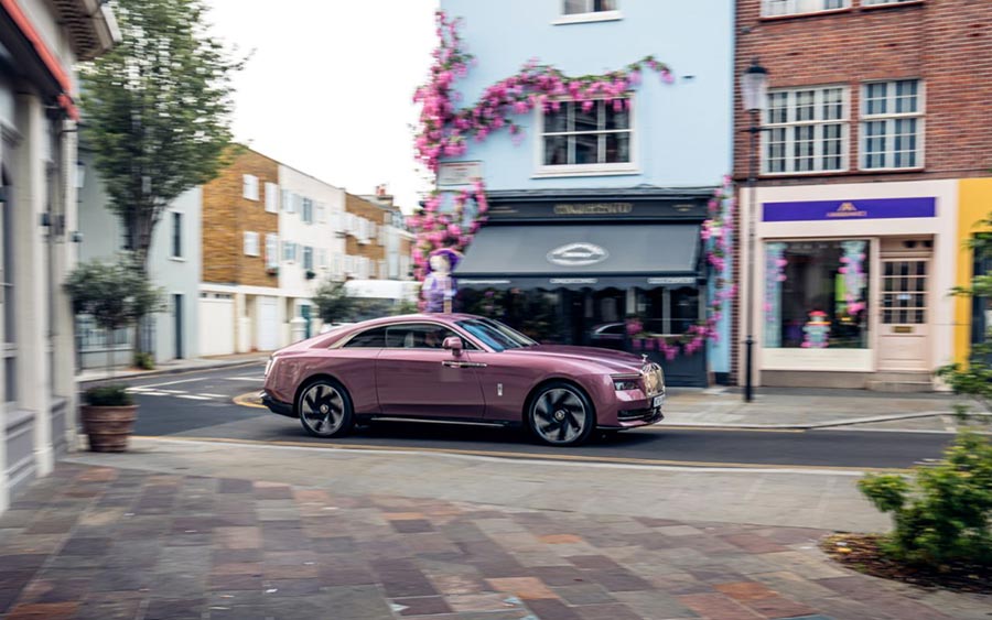 The Art of Blooming Luxury: Rolls-Royce Spectre and the Floral Language of Bespoke Elegance