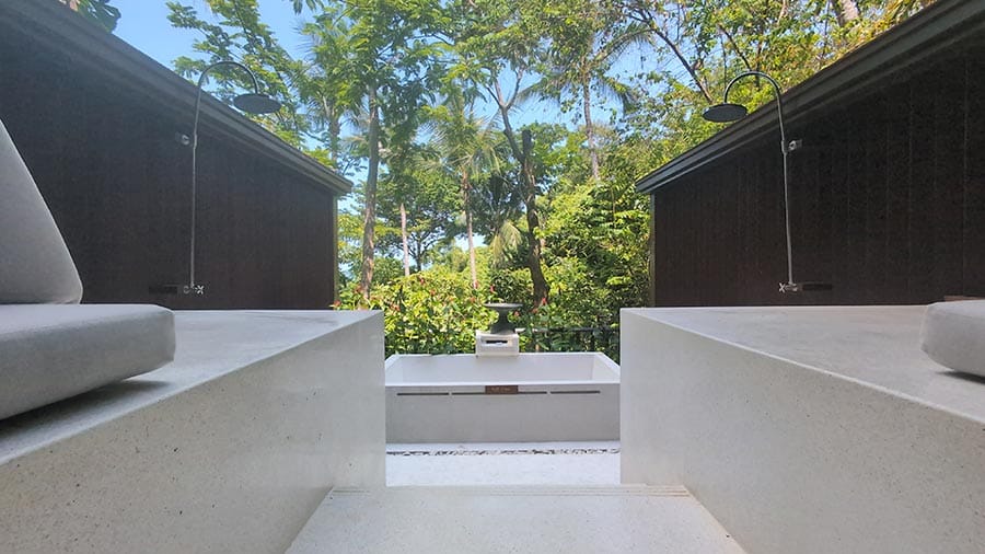 Four-Seasons-The-Secret-Garden.jpg-bath