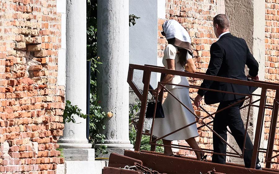 lauren-sanchez-venice.jpg-silk-veil-white-suit