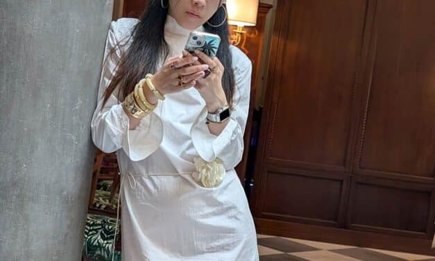 The Art of Costume Accessories – Gold Layering with White: Tommy Hilfiger’s Silent Style Star