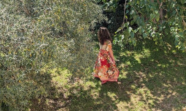 Kaftan Chic – Styling a Sicily-Inspired Linen Dress with Luxe Accessories