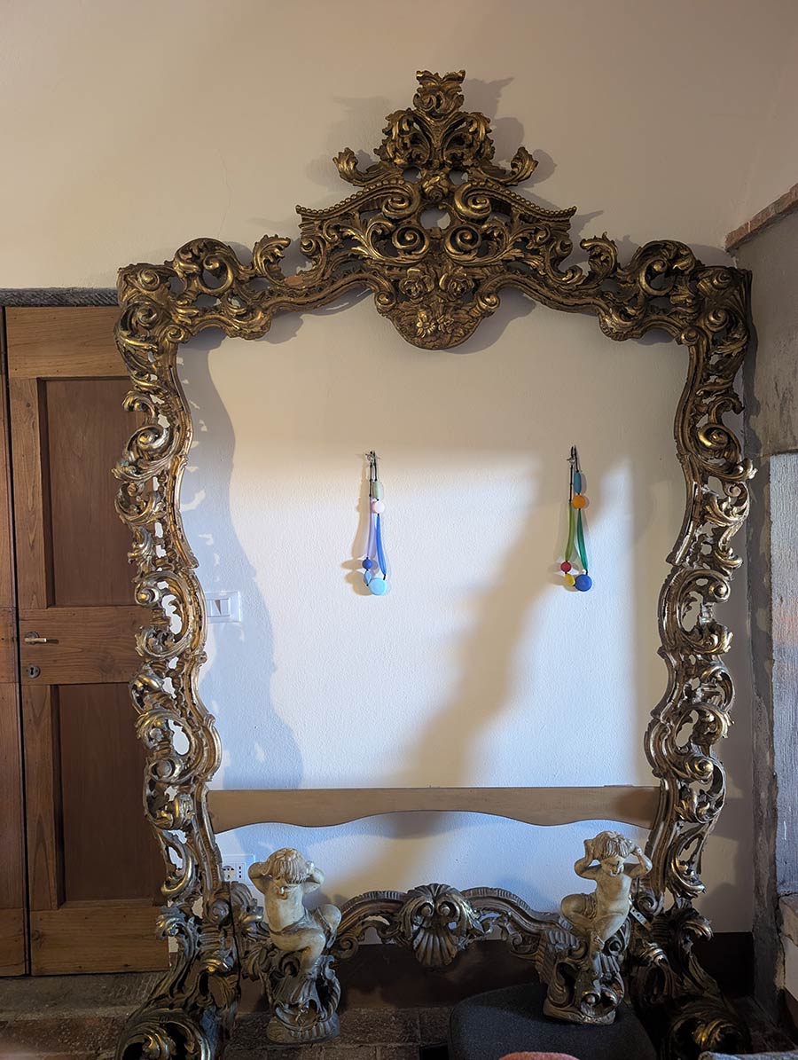 How to Spot Antique Gold Wooden Mirror Frames Made in Italy