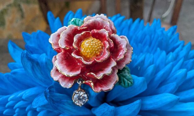 The Ceramic Flower Ring – A Slow Traveller’s Style Companion