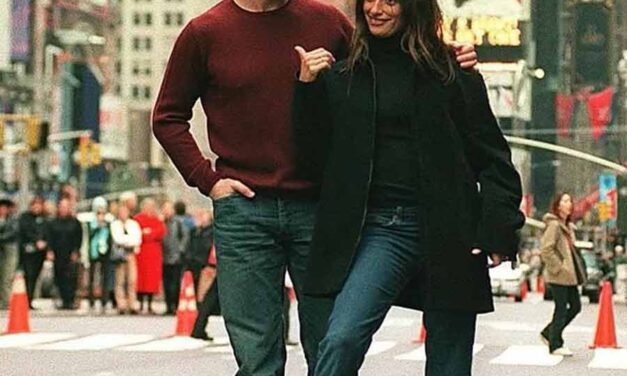 Why Burgundy Sweatshirts Are the Ultimate Everyday Layer (For Men & Women)